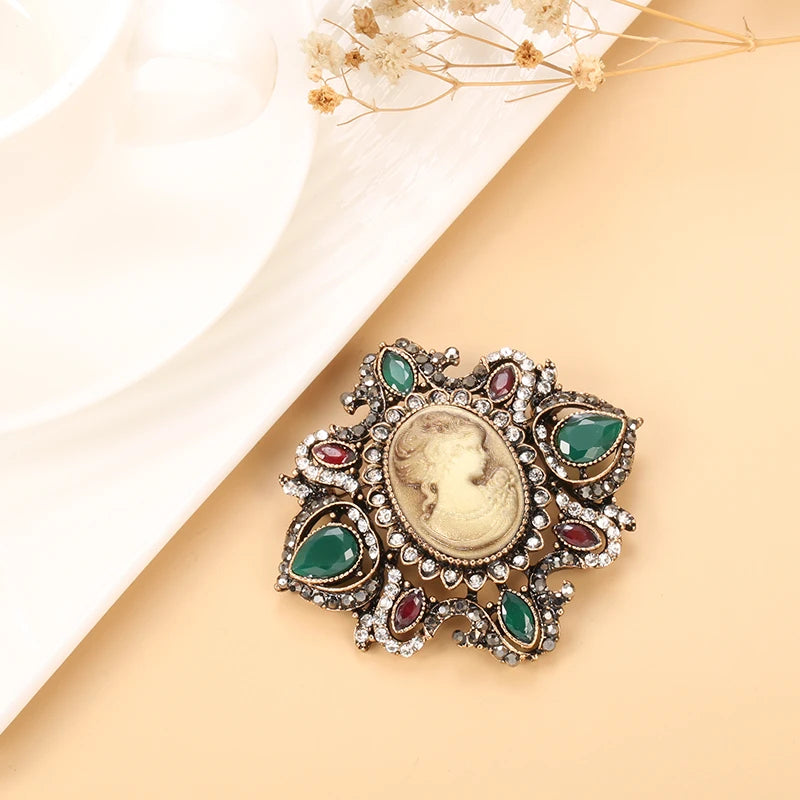 Oval Lady Blue Stone Brooch for Women Vintage Hollow Flower Brooch Antique Gold Party Fashion Apparel Jewelry Accessories