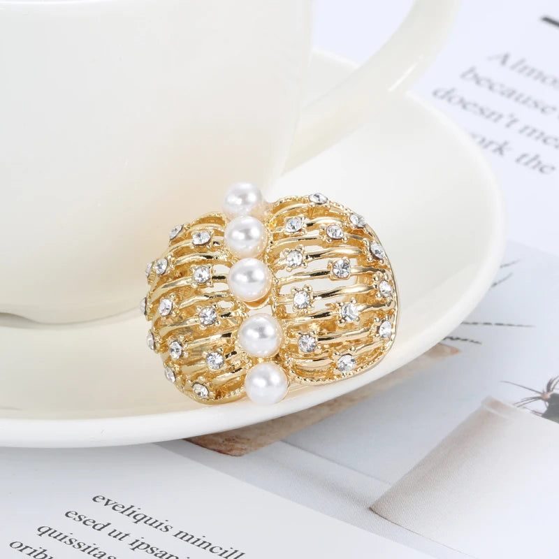Big  Pearl Butterfly Ring for Women Fashion Gold Color Cocktail Geometric Finger Ring Party Jewelry Bijoux Femme Anel